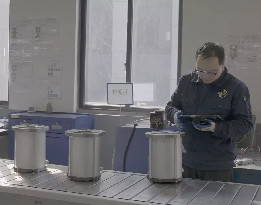 Ang pangunahing puwersa sa pagmamaneho na nangunguna sa panahon ng mataas na kahusayan at pagtitipid ng enerhiya